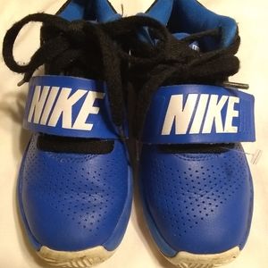 Nike tennis shoes